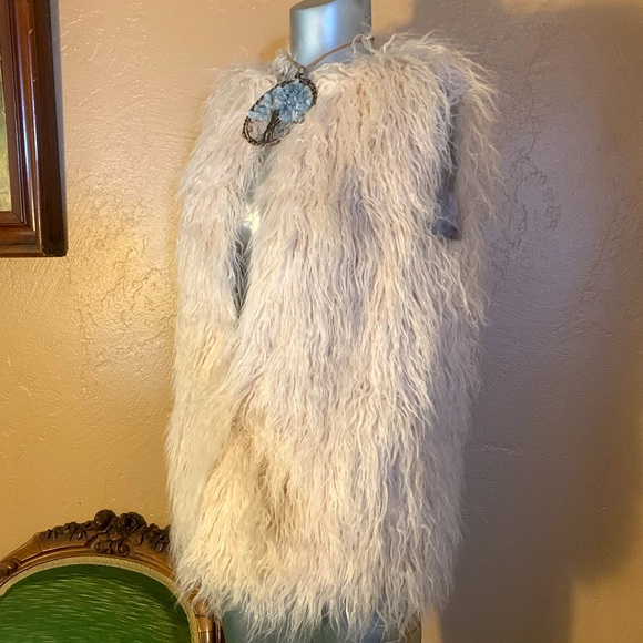 NWT Zara Trafaluc Cream Faux Fur Vest.  Sz S - Picture 1 of 6